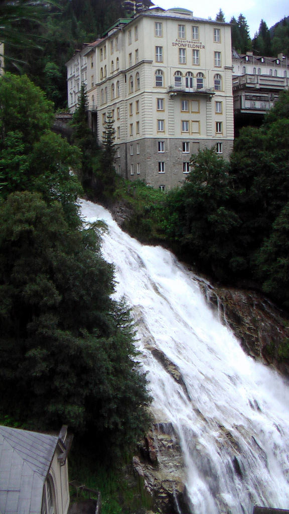 hotel-waterfall hotel-waterfall