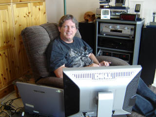 mwo-randy Randy at work - photographer Robert Sawyer