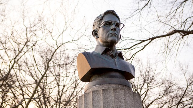 Snowden-Sculpture