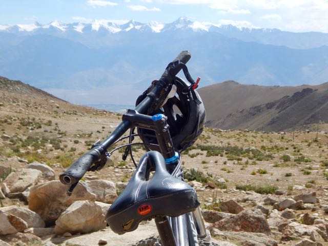 Khardongla Pass mountain bike - 11 of 16