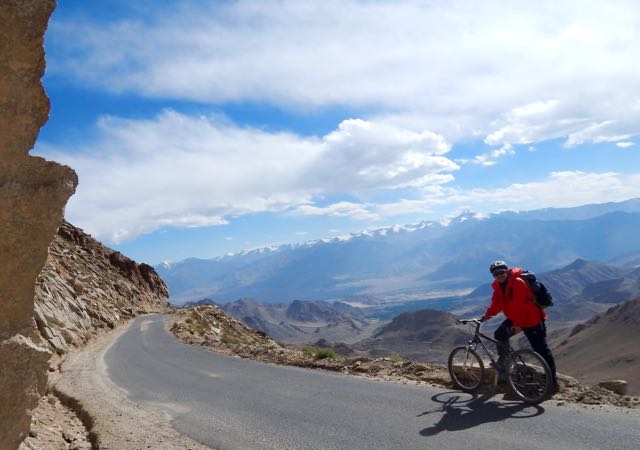 Khardongla Pass mountain bike - 12 of 16