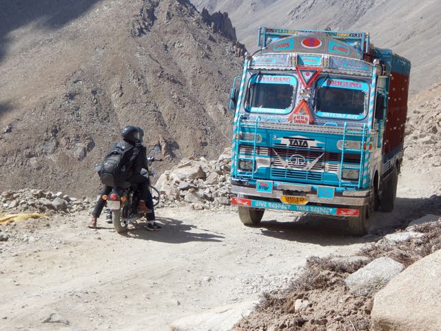 Khardongla Pass mountain bike - 7 of 16